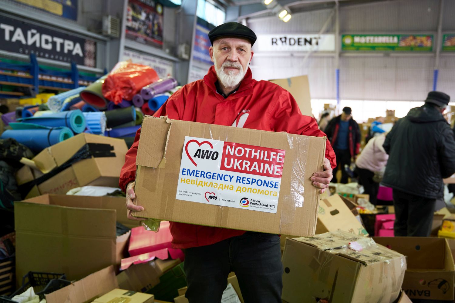 Der Geschäftsführer der Volkshilfe Erich Fenninger sammelt Spenden für die Nothilfe Ukraine.